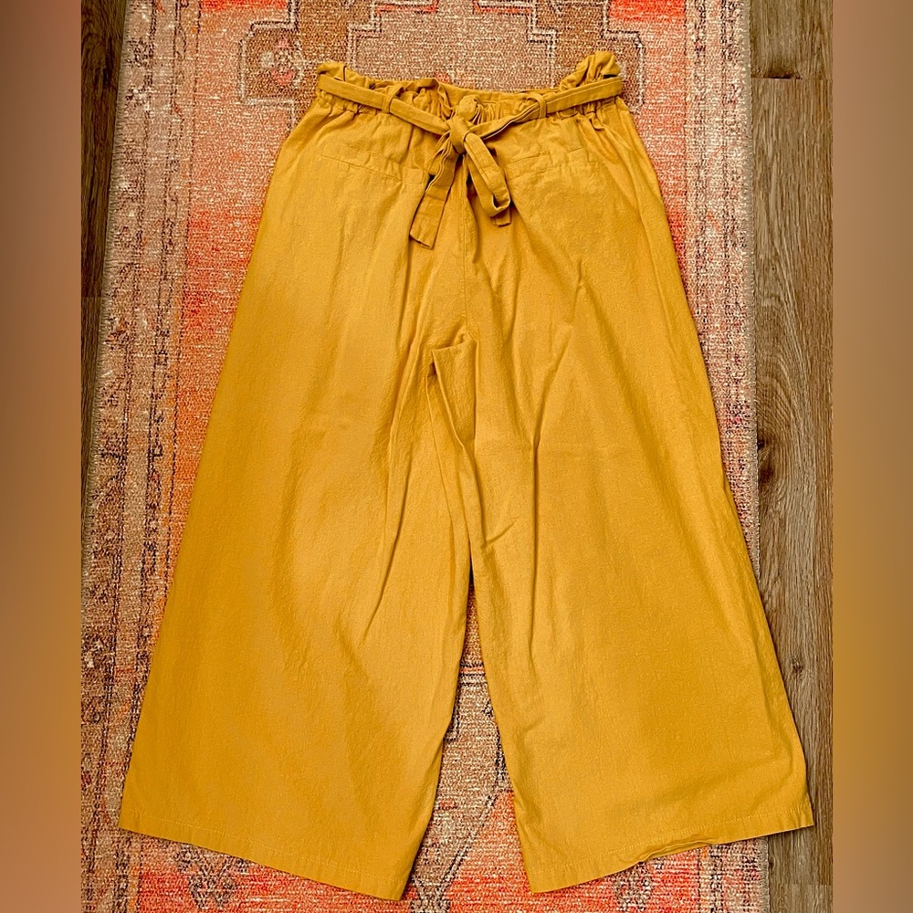 No tag gaucho pants. Fit like a medium.